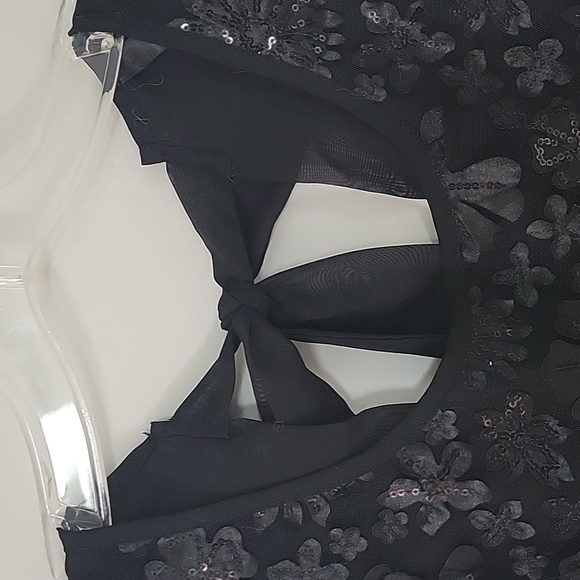 Mendocino Tie up in back Black Flower Sequence Sleeveless Blouse - Picture 7 of 9